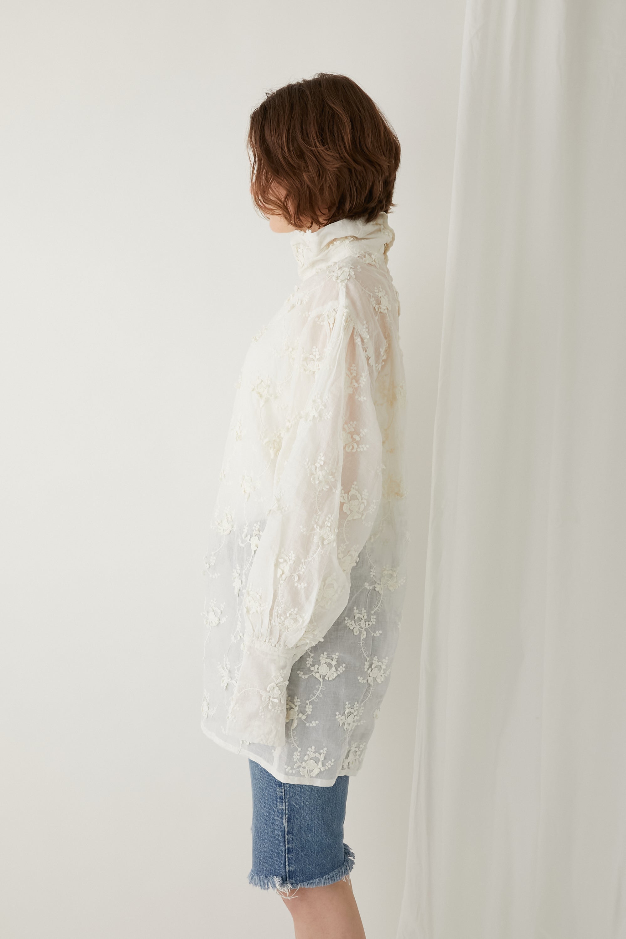 3D embroidery long blouse │ WHITE