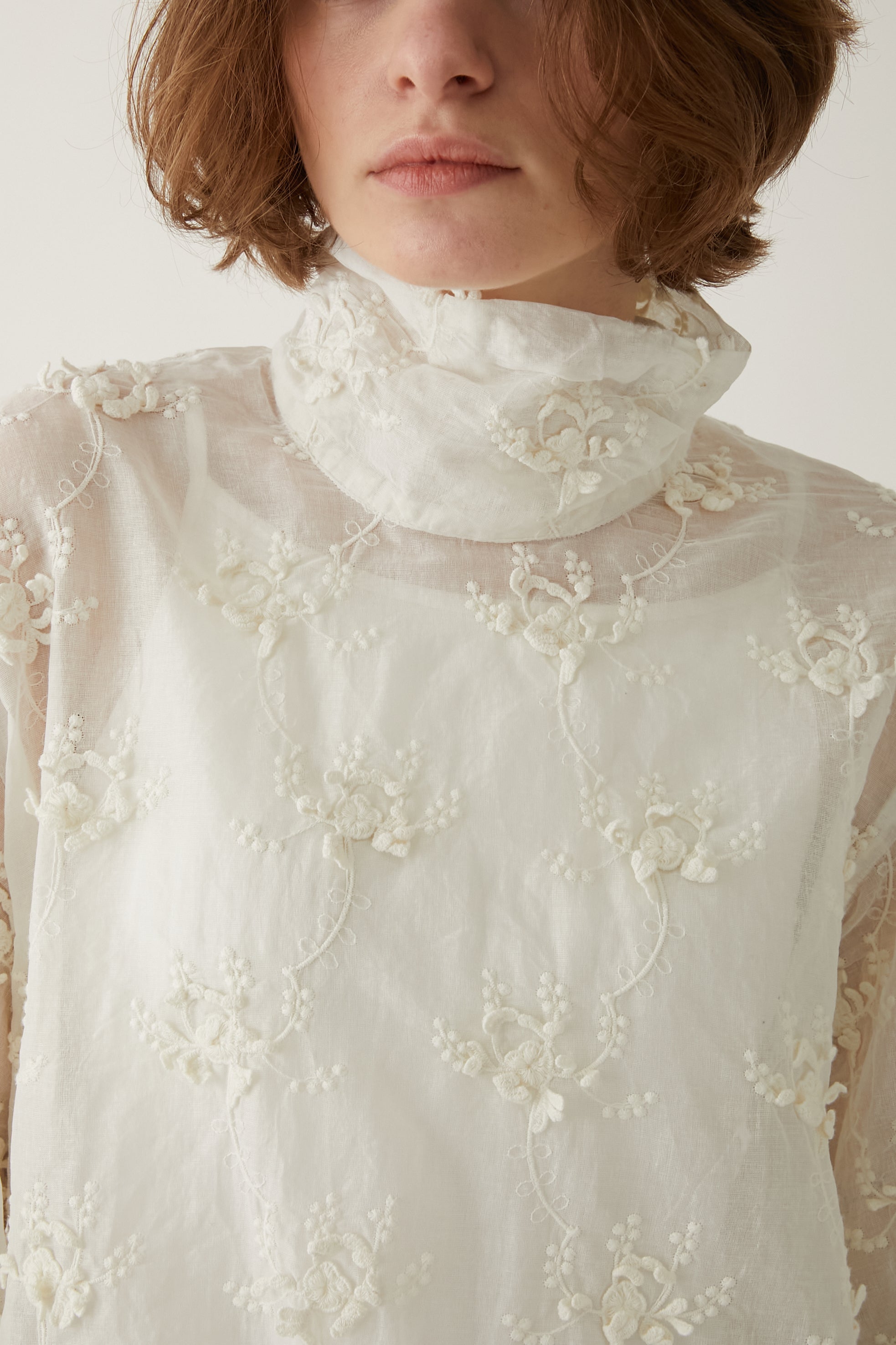 3D embroidery long blouse │ WHITE