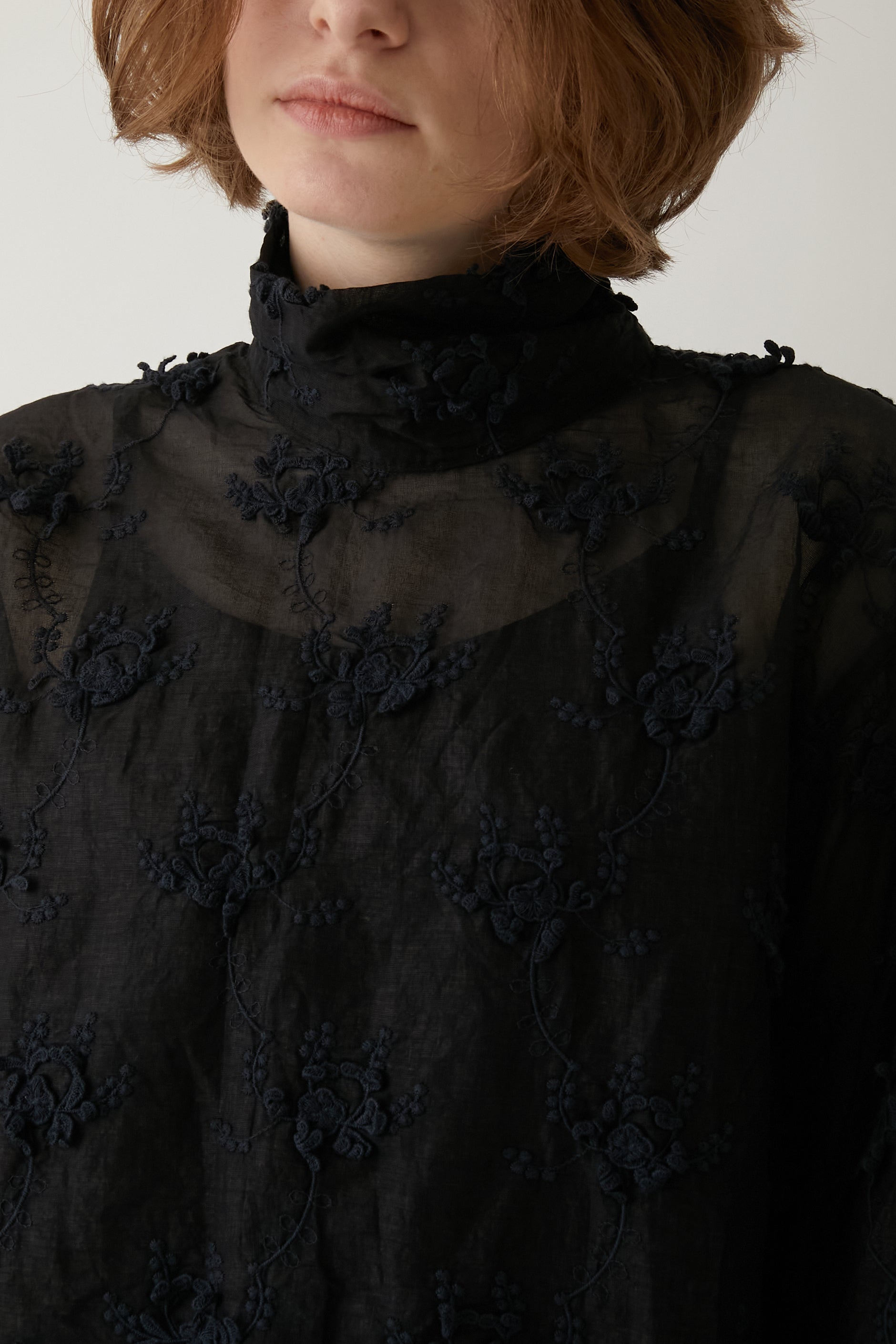 3D embroidery long blouse │ BLACK