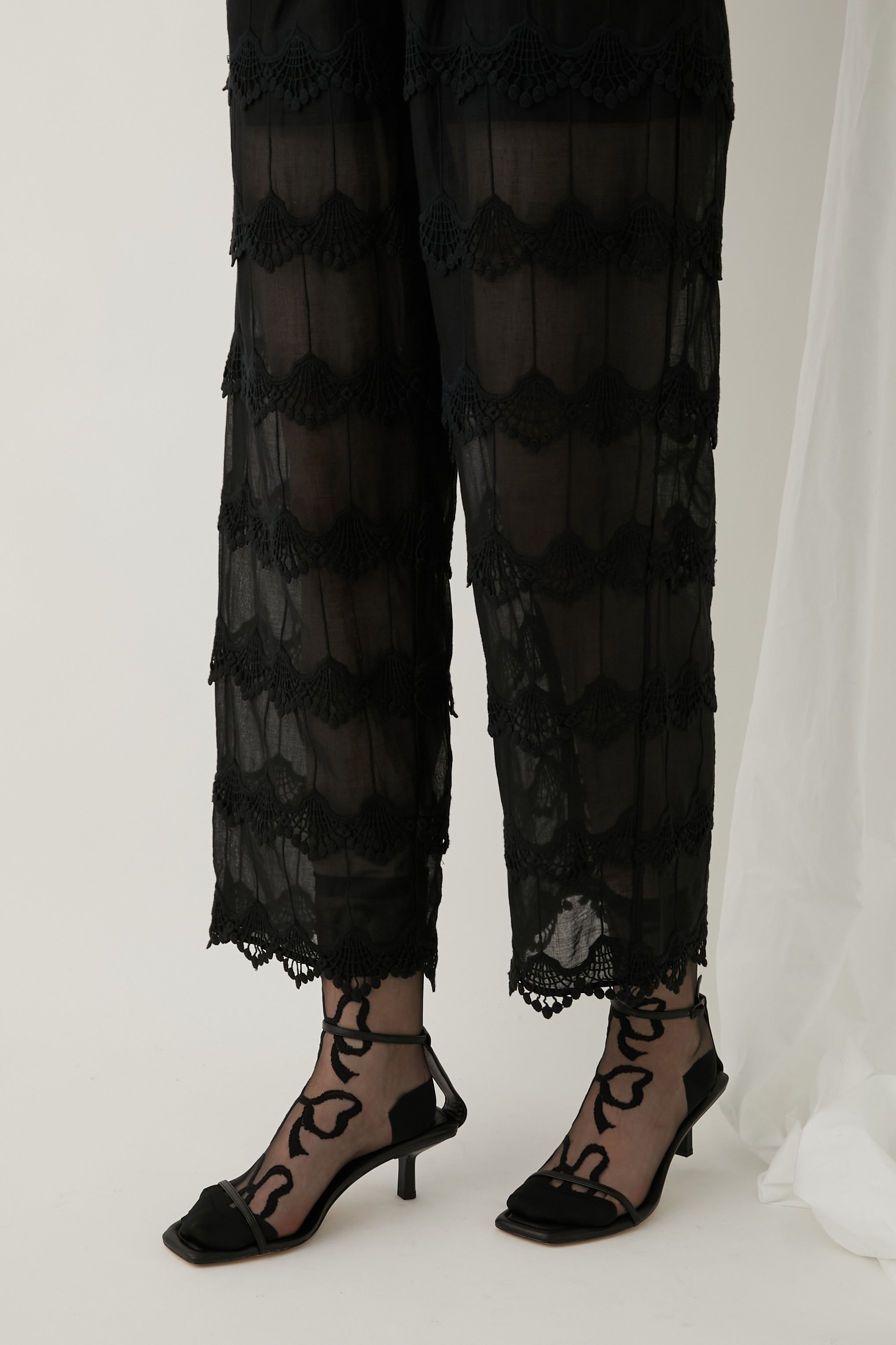 3D peacock embroidery pants │ BLACK